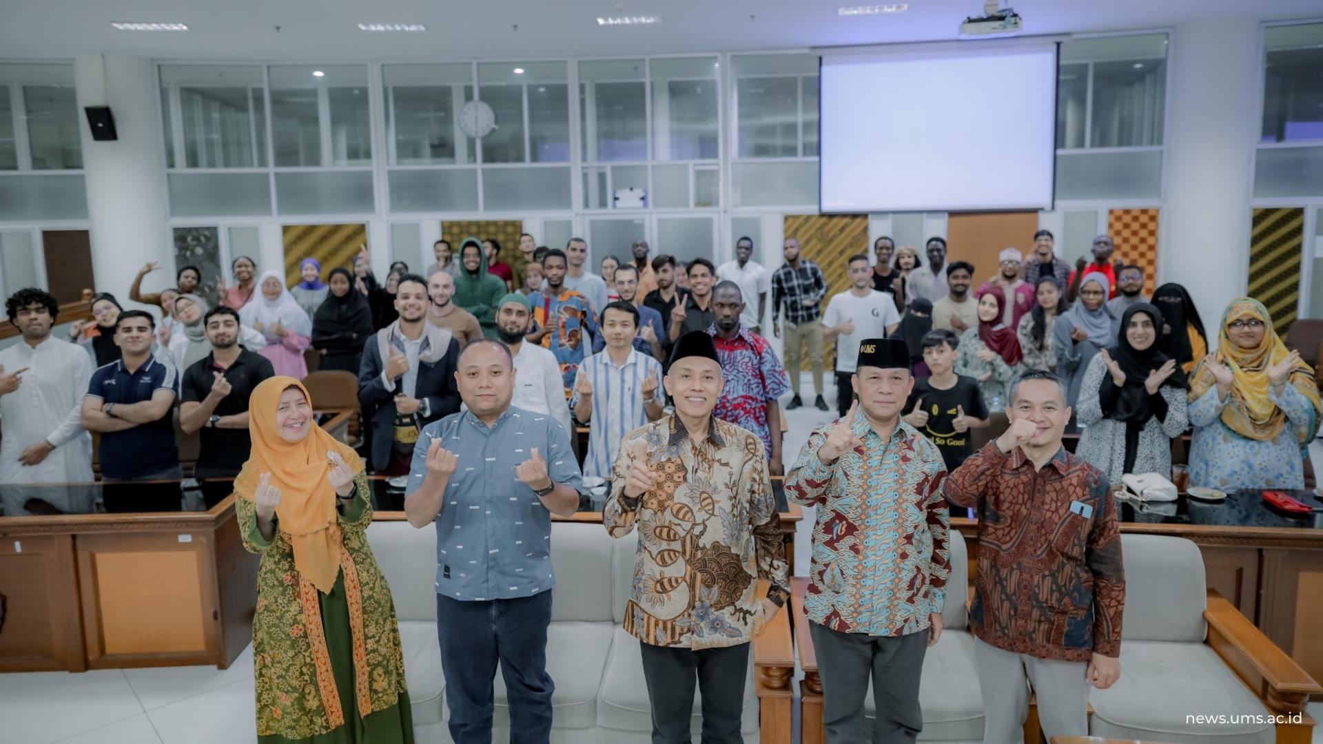 news.ums_.ac_.id-Gathering-Mahasiswa-Internasional-UMS-Perkuat-Persatuan-dan-Kehangatan-Ramadan-2_11zon
